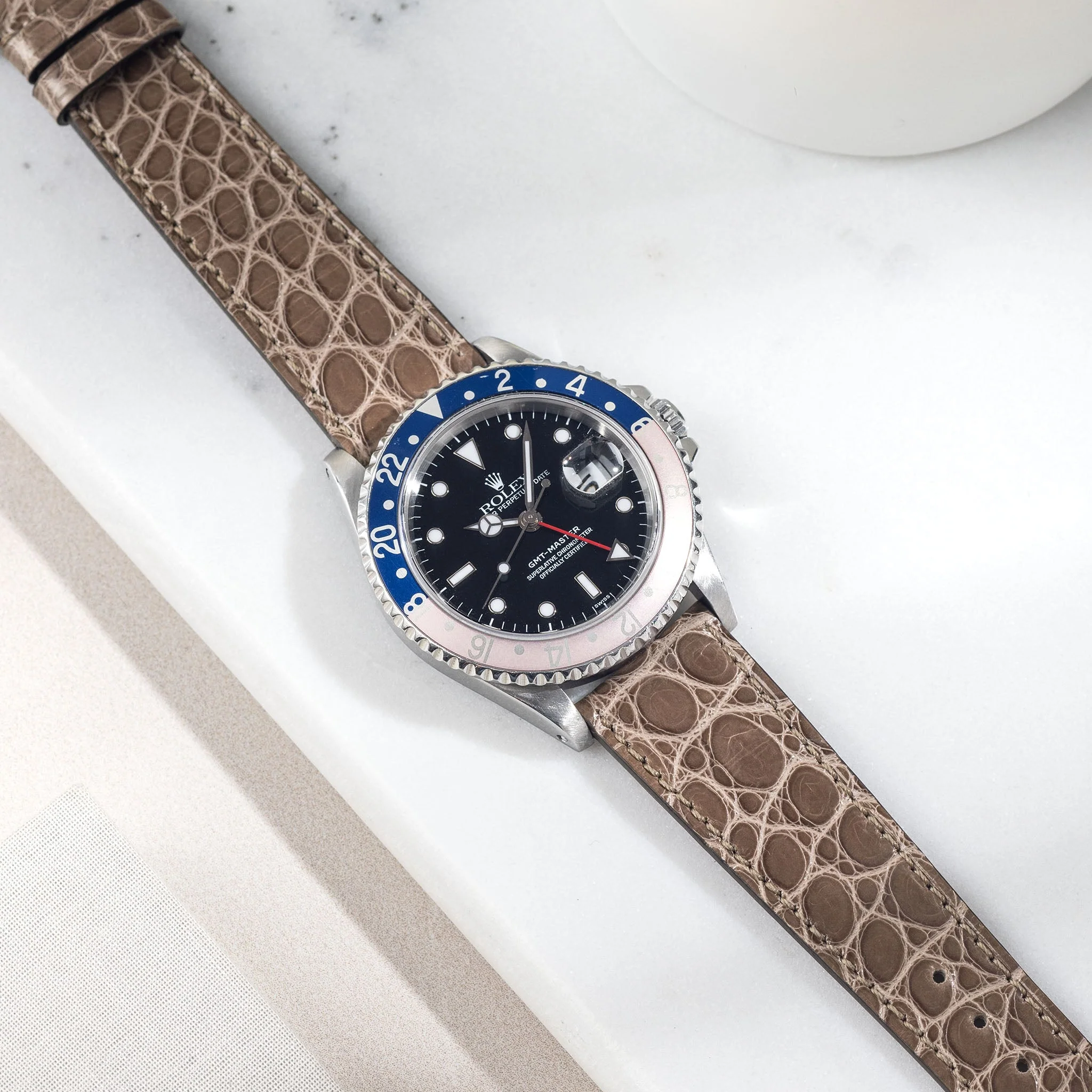 Brilliant Loutre Grey Alligator Watch Strap - Image 3